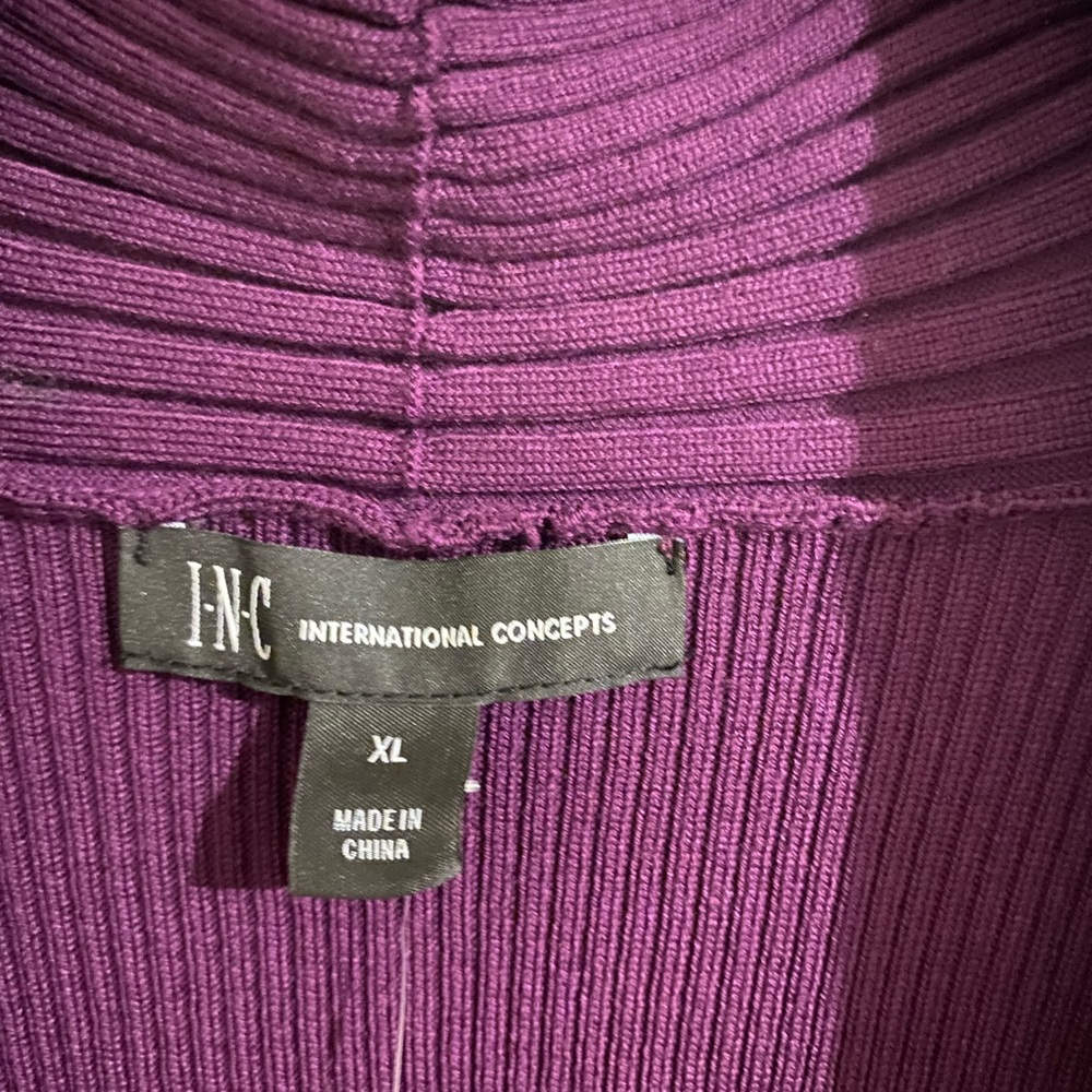 INC
INTERMATIOMAL CONCEPTS SWEATER - Picture 5 of 5
